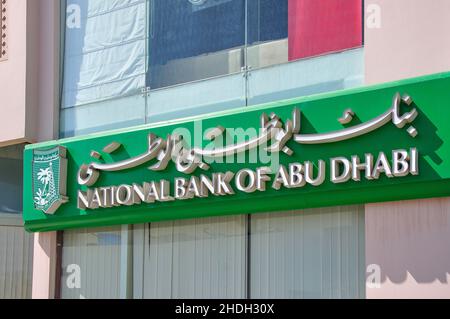 National Bank of Abu Dhabi, Jumeirah Road, Jumeirah, Dubai, Vereinigte Arabische Emirate Stockfoto