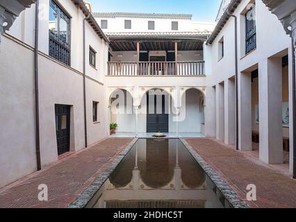 GRANADA ANDALUCIA SPANIEN CASA HORNO DE ORO EIN KLEINES NASRIDENHAUS AUS DEM JAHR 15C MIT RECHTECKIGEM POOL Stockfoto