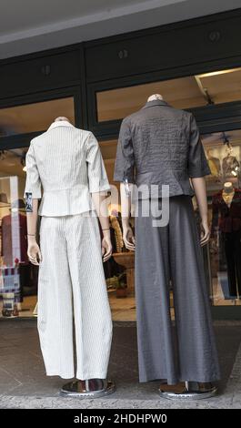 Schaufensterpuppe, Geschäft, Schaufensterpuppe, Schaufensterpuppen, Einzelhandel, Geschäfte, Schaufensterpuppen im Geschäft Stockfoto