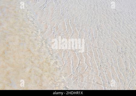 Textur aus klarem Sandbankwasser am schönen Holbox Island Strand in Quintana Roo Mexiko. Stockfoto