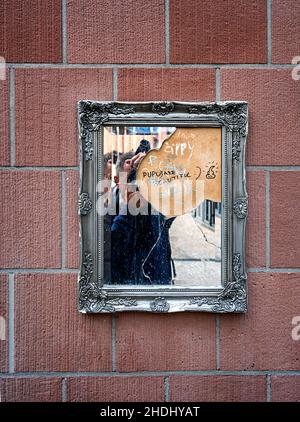 Spiegelbild, Bilderrahmen, Selbstportrait, Spiegelbilder, Reflexion, Bilderrahmen, Porträt, Porträts, Selbstporträts Stockfoto