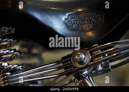 Detail des Vintage Brooks England Fahrradsattels.Brooks England ist ein Fahrradsattelhersteller, der 1866 in Birmingham gegründet wurde Stockfoto