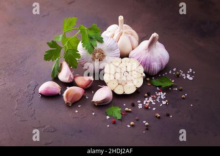 Knoblauch, Pfeffer, Salz, Koriander, Knoblauch, Paprika, Salze, Koriantros Stockfoto