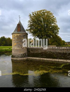 Sully-sur-Loire an einem bewölkten Herbsttag Stockfoto