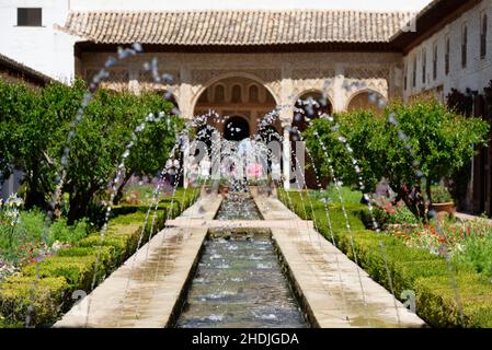 granada, palacio de generalife, Patio de la acequia, granadas Stockfoto