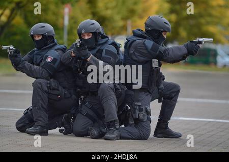 Polizei, Polizeieinsatz, swat-Team, Sondereinsatz, Sondereinsatzeinheit, Polizei, Polizeioperationen, Polizeichirurgie, swat-Teams, Task Force, Stockfoto