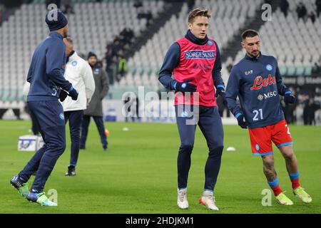 Turin, Italien, 6th. Januar 2022. Piotr Zielinski von SSC Napoli beim Aufwärmen vor dem Spiel der Serie A im Allianz Stadium, Turin. Bildnachweis sollte lauten: Jonathan Moscrop / Sportimage Stockfoto