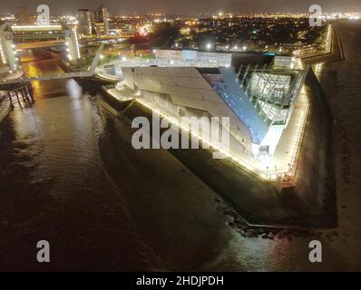 The Deep, Hull in der Nacht Stockfoto