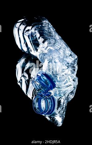 Wasserflasche, Plastikflasche, zerkleinert, Plastikmüll, Wasserflaschen, Plastikflaschen, Brecher, Plastikmüll Stockfoto