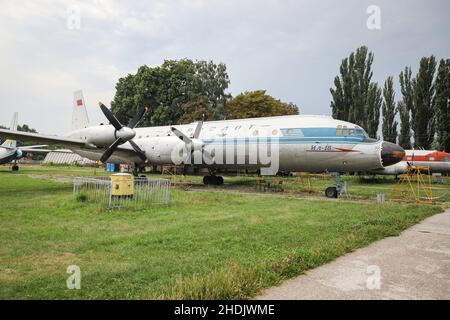 KIEW, UKRAINE - 01. AUGUST 2021: Aeroflot Iljuschin IL-18A, ausgestellt im Oleg Antonov State Aviation Museum Stockfoto