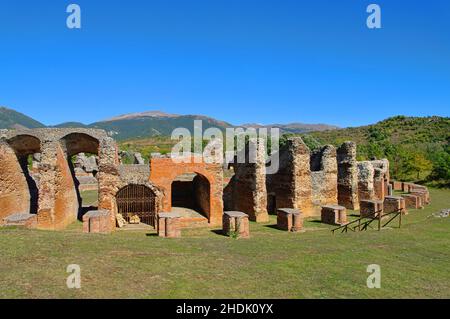 Alte Ruine, Amphitheater, abruzzen, amiternum, l'aquila, Alte Ruinen, Amphitheater, Abruzzens Stockfoto
