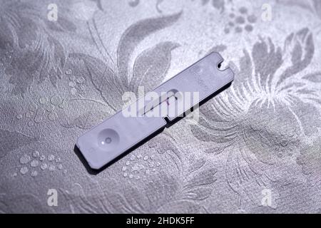 Antigentest zum Nachweis von SARS-CoV mit negativem Ergebnis Stockfoto