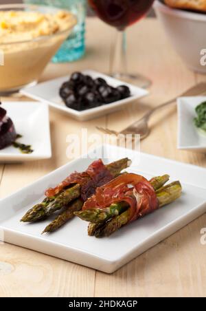 Grüner Spargel, Antipasto, Antipastos Stockfoto