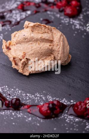 Dessert, Nusseis, Desserts Stockfoto