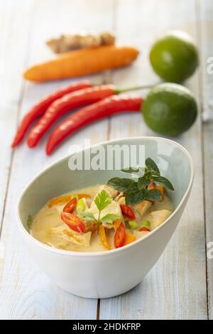 thailändische Küche, tom Kha Gai, thailändische Küche, thailändische Küche, thailändische Küche, Hackfleisch im thailändischen Stil Stockfoto