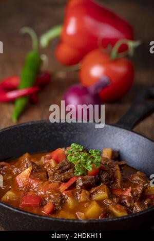 Eintopf, Gulasch, Gulaschsuppe, Eintöpfe, Gulasch, Gulaschsuppen Stockfoto