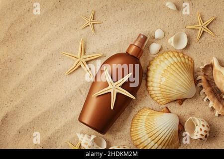 Sonnenschutz, Strandurlaub, Sonnenschirme, Strandurlaub Stockfoto