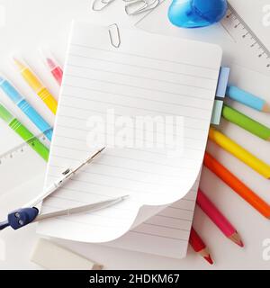 Buntstifte, Schulbedarf, Kompass zeichnen, Buntstifte Stockfoto