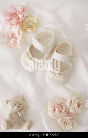 Neugeborene, Teddybär, Booties, Neugeborene, Teddybären Stockfoto