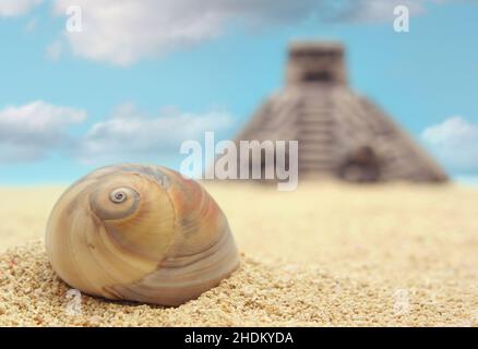 Schale mit Pyramide, geringe Schärfentiefe Stockfoto