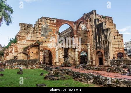 Hospital San Nicolas de Bari Ruinen in Santo Domingo, der Hauptstadt der Dominikanischen Republik. Stockfoto