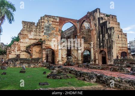 Hospital San Nicolas de Bari Ruinen in Santo Domingo, der Hauptstadt der Dominikanischen Republik. Stockfoto