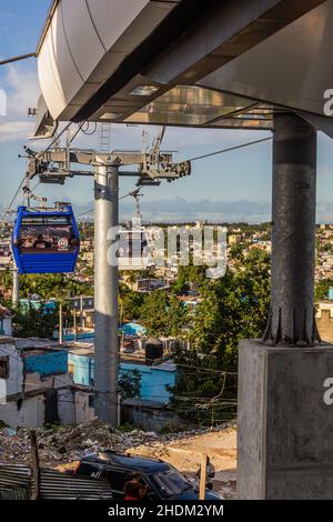 SANTO DOMINGO, DOMINIKANISCHE REPUBLIK - 8. NOVEMBER 2018: Seilbahn Teleferico in Santo Domingo, der Hauptstadt der Dominikanischen Republik. Stockfoto