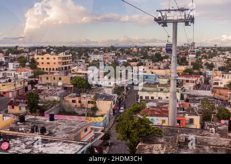 SANTO DOMINGO, DOMINIKANISCHE REPUBLIK - 8. NOVEMBER 2018: Seilbahn Teleferico in Santo Domingo, der Hauptstadt der Dominikanischen Republik. Stockfoto