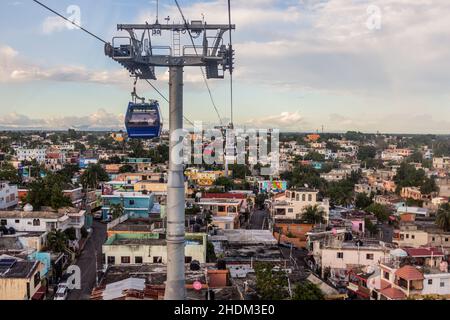 SANTO DOMINGO, DOMINIKANISCHE REPUBLIK - 8. NOVEMBER 2018: Seilbahn Teleferico in Santo Domingo, der Hauptstadt der Dominikanischen Republik. Stockfoto