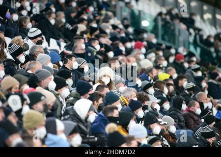 Fans während der italienischen Serie A, Fußballspiel zwischen FC Juventus und SSC Napoli am 06. Januar 2022 im Allianz Stadium in Turin, Italien Stockfoto