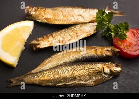 Zubereitete Fische, geräucherter Fisch, Sprotte, zubereitete Fische, Kipper, Sprossen Stockfoto