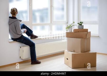 Nachdenklich, bewegen, Wohnung, Wohnungssuche, pensives, Umzug, Umzüge, Wohnungen, Wohnungssucheen Stockfoto