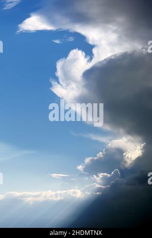 Himmel, Wolkenlandschaft, Sonnenstrahlen, Himmel, Himmel, wolkenlandschaften, Sonnenstrahlen, Sonnenstrahlen, Sonnenstrahlen, Sonnenstrahlen, Sonnenstrahlen Stockfoto