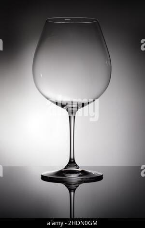 Glas, Weinglas, Rotweinglas, Glasgeschirr, zerbrochenes Glas, glaswaren Stockfoto