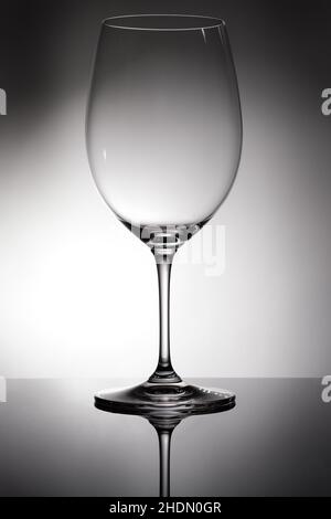 Glas, Weinglas, Rotweinglas, Glasgeschirr, zerbrochenes Glas, glaswaren Stockfoto
