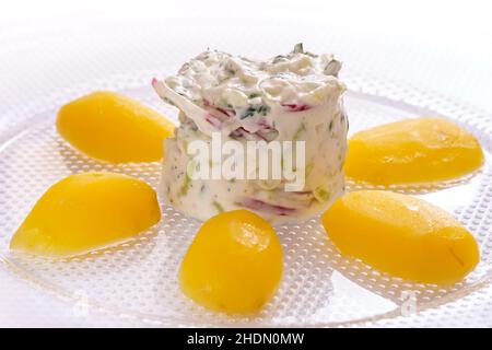 Kartoffeln schälen, Quark, Kartoffeln schälen, Quarks Stockfoto
