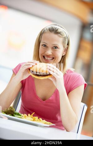 Junge Frau, essen, Fast Food, Mädchen, Mädchen, Frau, junge Frauen, essen, Fastfood Stockfoto