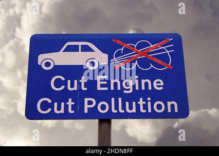 Schild „Cut Engine Cut Pollution“ Stockfoto