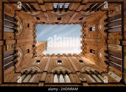 Symmetrie, Rathausturm, siena, torre del mangia, Symmetrien, Rathaustürme, sienas, torre del Mangias Stockfoto