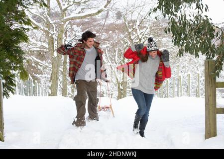 Paar, Spaß & Glück, Schneeballschlacht, Paare, Spaß, Spaß und Glück, Leben, Schneeballschlachten Stockfoto