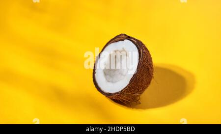 Kokosnuss, Kokosnuss-Hälfte, Kokosnüsse, Kokosnuss-Hälften Stockfoto