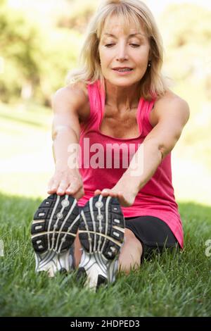Frau, Senioren, aktiv, Stretching, weiblich, Damen, Dame, Frauen, ältere Menschen, alt, senioren, fit, Stretch Stockfoto