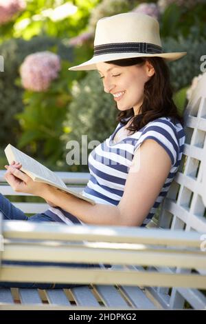 Frau, in Freizeit, lesen, weiblich, Damen, frau, Frauen, Freizeit, lesen, ein Buch lesen, Etwas lesen, lesen Stockfoto