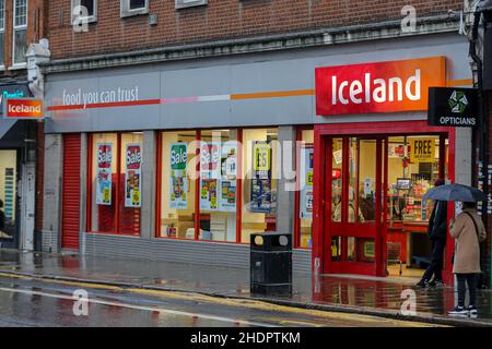 London, Großbritannien. 4th Januar 2022. Eine Filiale des isländischen Supermarkts ist in London zu sehen. (Bild: © Dinendra Haria/SOPA Images via ZUMA Press Wire) Stockfoto