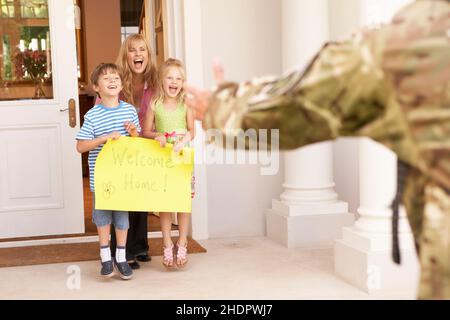 Familie, Soldat, Heimkehr, Auf Wiedersehen, Familien, Armeesoldaten, Truppen, Abschiede Stockfoto