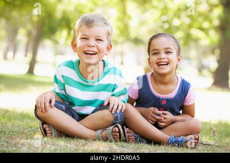 Junge, Mädchen, lachend, Geschwister, jungen, Mädchen, lachen, lächeln Stockfoto