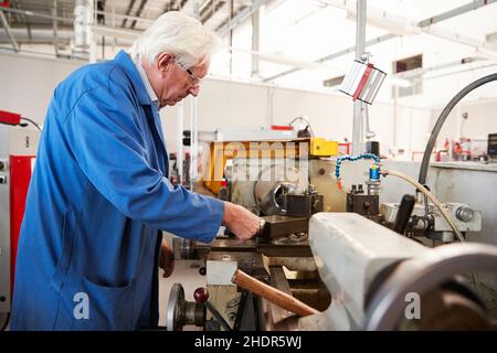 Engineering, Werkstatt, Drehbank, Master, Workshops, Drehmaschinen, geschickt, Chef, Vorarbeiter, herr, Meister, Techniker Stockfoto