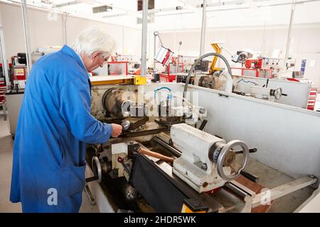 Engineering, Werkstatt, Drehbank, Master, Workshops, Drehmaschinen, geschickt, Chef, Vorarbeiter, herr, Meister, Techniker Stockfoto