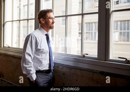 Geschäftsmann, nachdenklich, Chef, Geschäftsleute, Exekutive, Führungskräfte, Führungskräfte, Führungskräfte, Manager, Strafvollzugskräfte Stockfoto