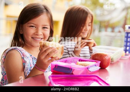 Essen, schülerin, verpacktes Mittagessen, essen, Mädchen, Mädchen, Schüler, schülerin, schülerin, schülerin, Lunchpaket Stockfoto